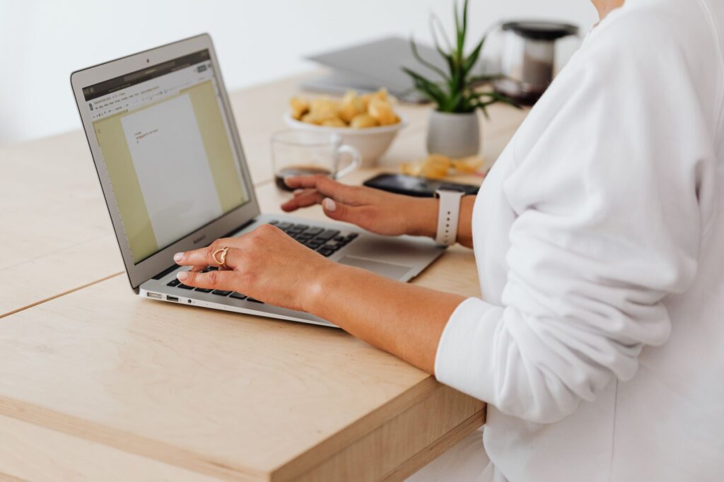 クラウディア副業の現在地｜2026年のクラウドソーシングと手数料の相場