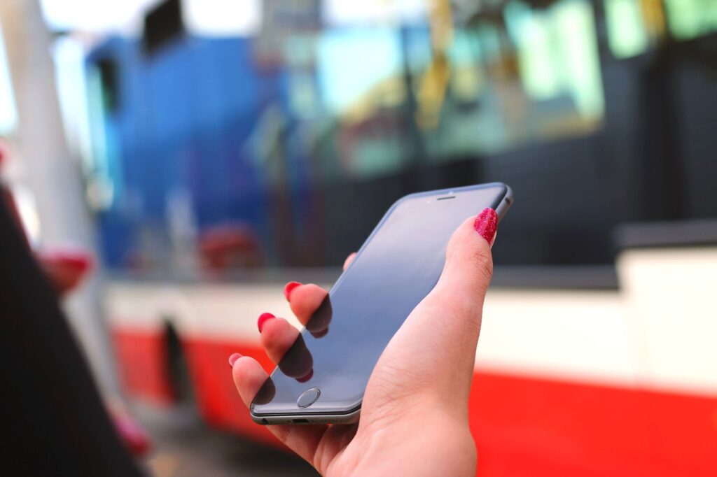 失敗パターン②：実績や専門性を伝えないまま「ご依頼はDMで」と待っている